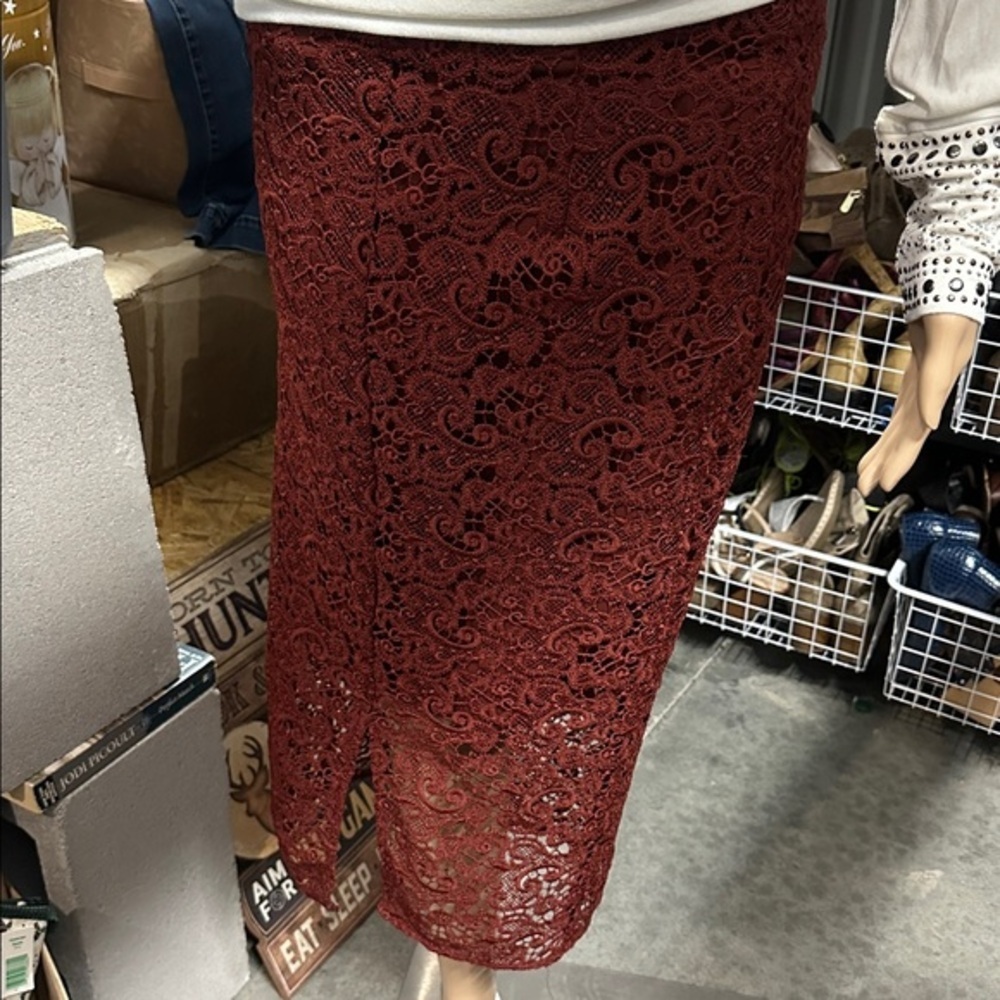 Zara Woman’s Burgundy (rust) Lace Lined Fitted Skirt size small